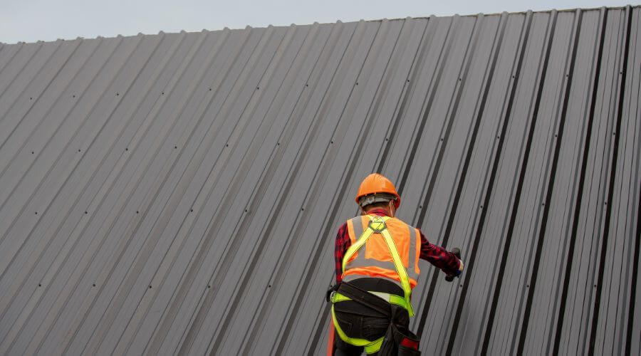 Professional gutter cleaning in Evansville, IN